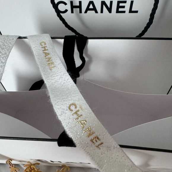 Chanel gift bag set - Picture 6 of 7